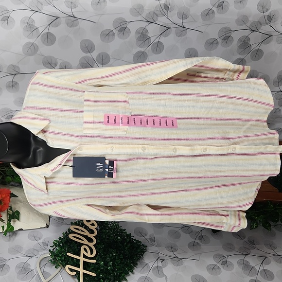 Gap Linen Button Down - Picture 3 of 12